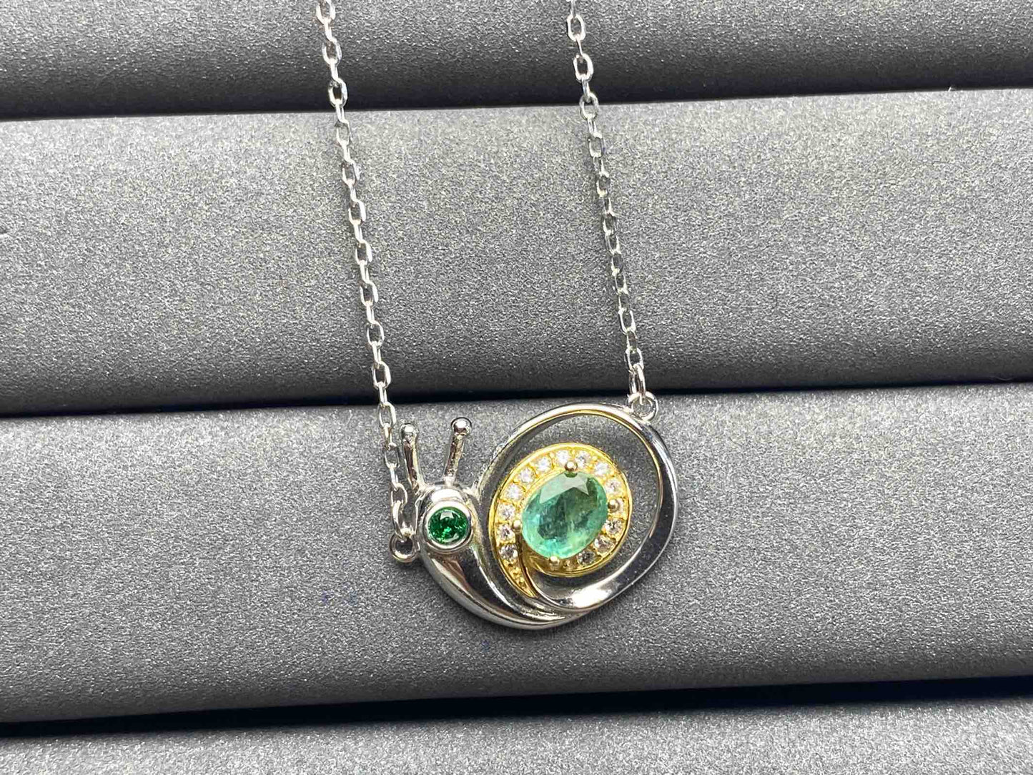 A404 Emerald Necklace