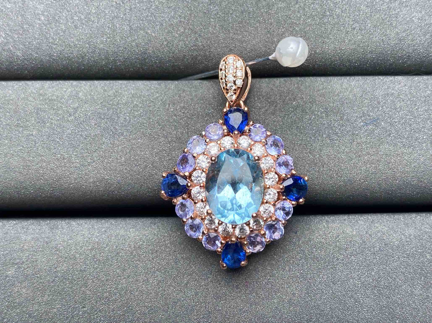 A7235 Topaz Pendant