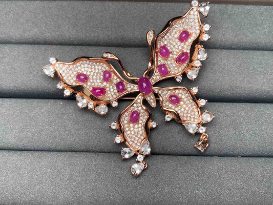 A4551 Ruby brooch