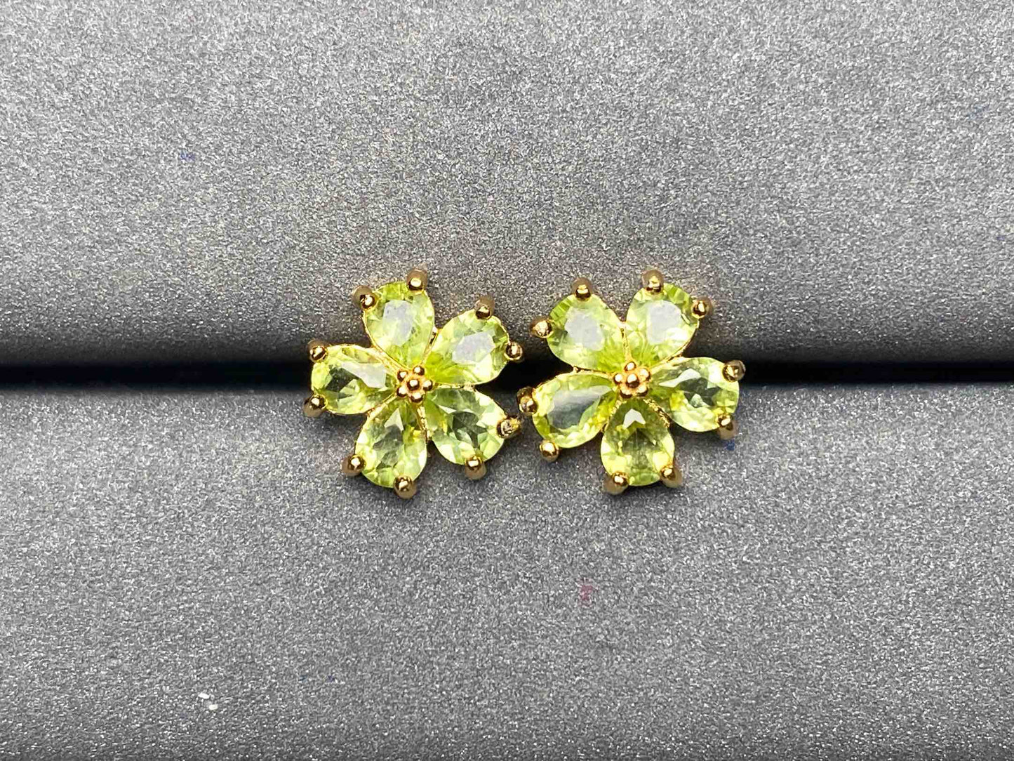 A4582 Peridot Earrings