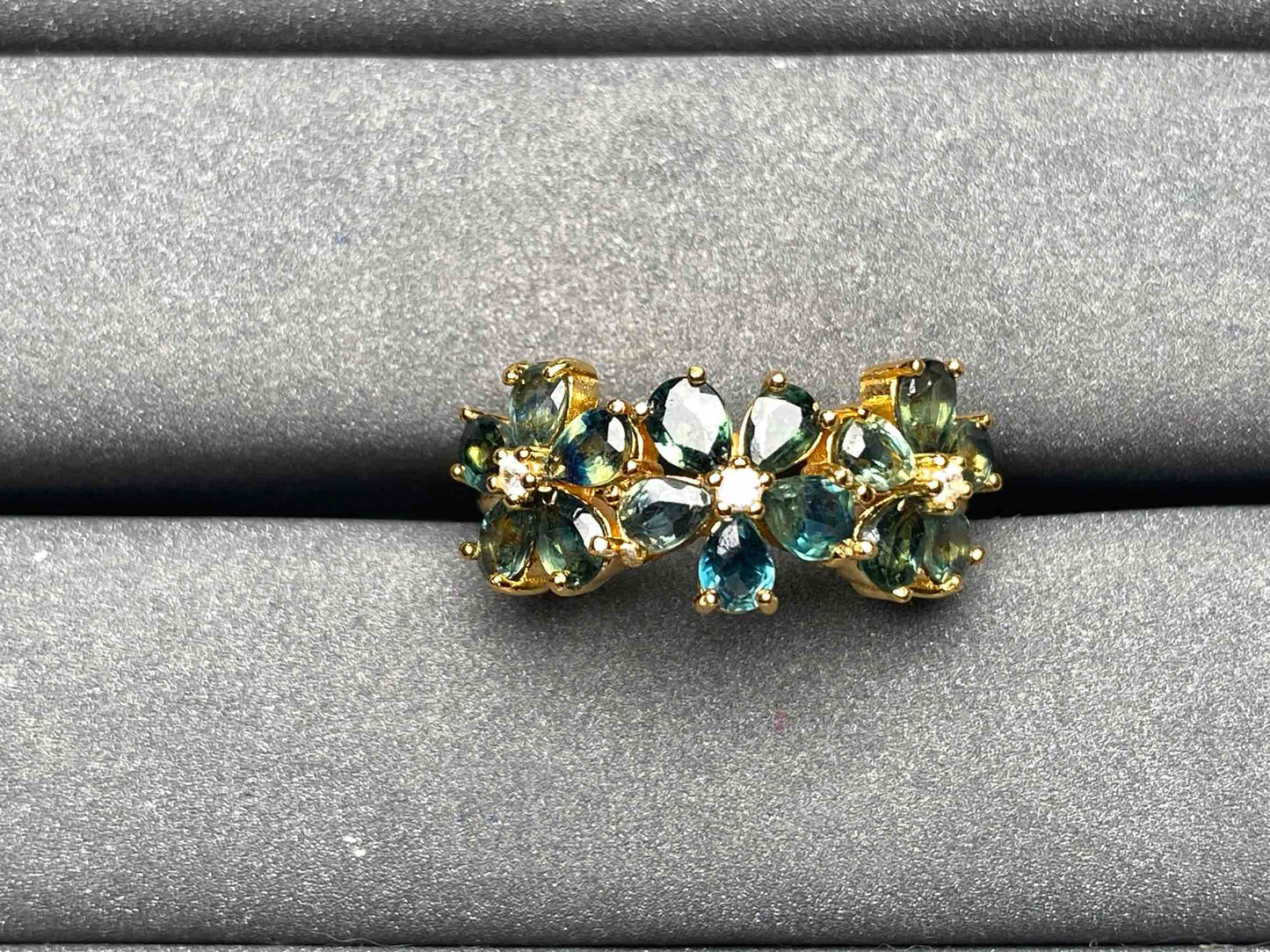 A4583 Teal Sapphire Ring