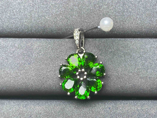A4617 Diopside Pendant