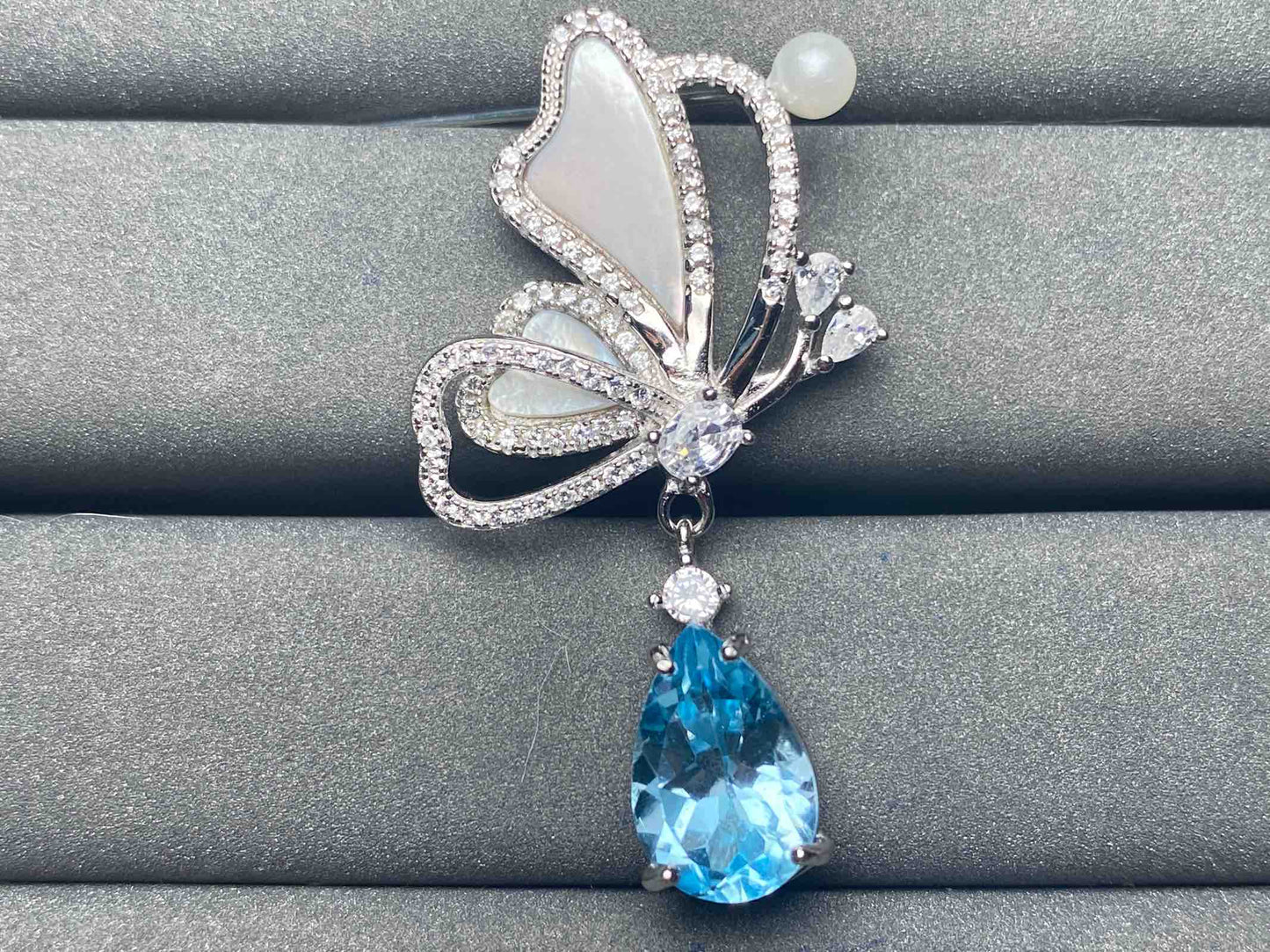 A4640 Topaz Pendant