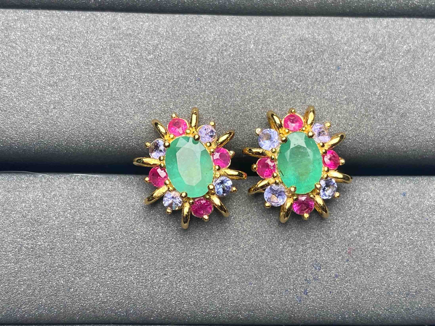 A4643 Emerald Earrings