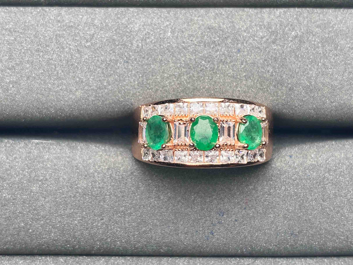 A4647 Emerald Ring