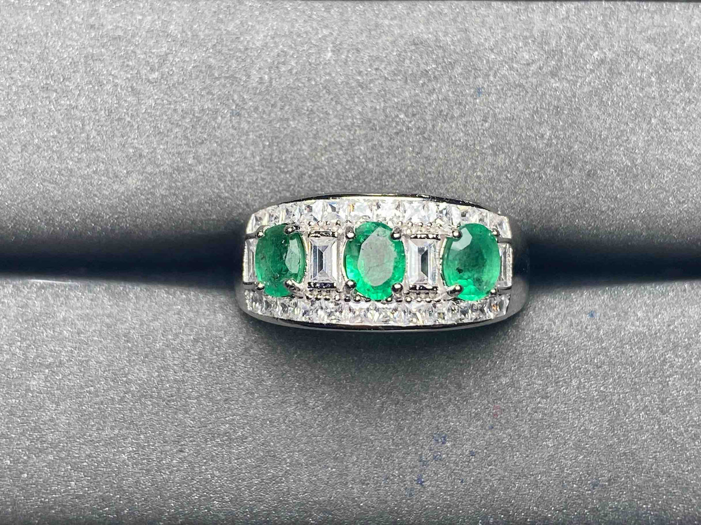 A4648 Emerald Ring