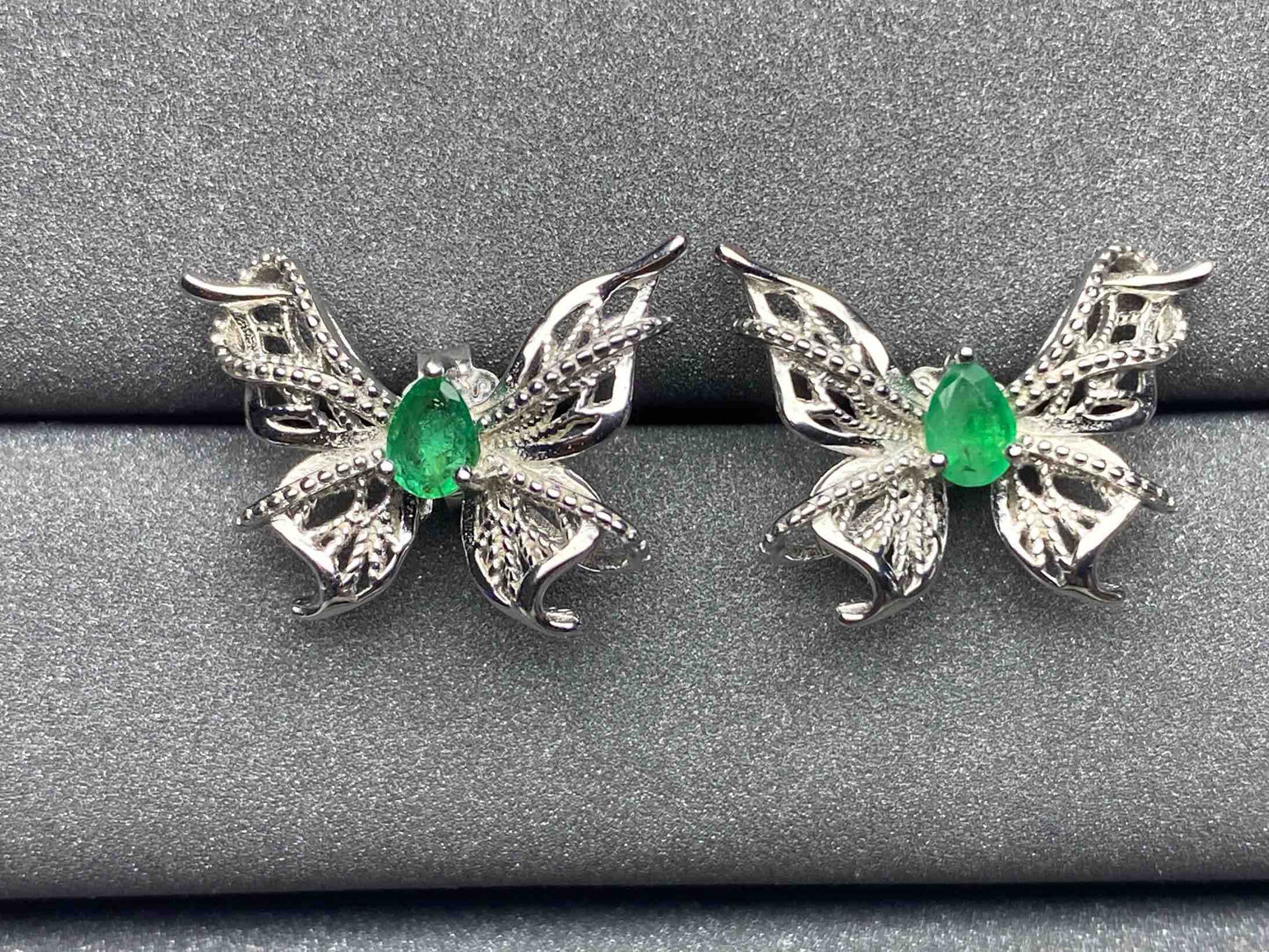 A47 Emerald Earrings