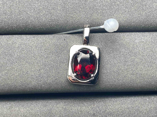 A5554 Garnet Pendant