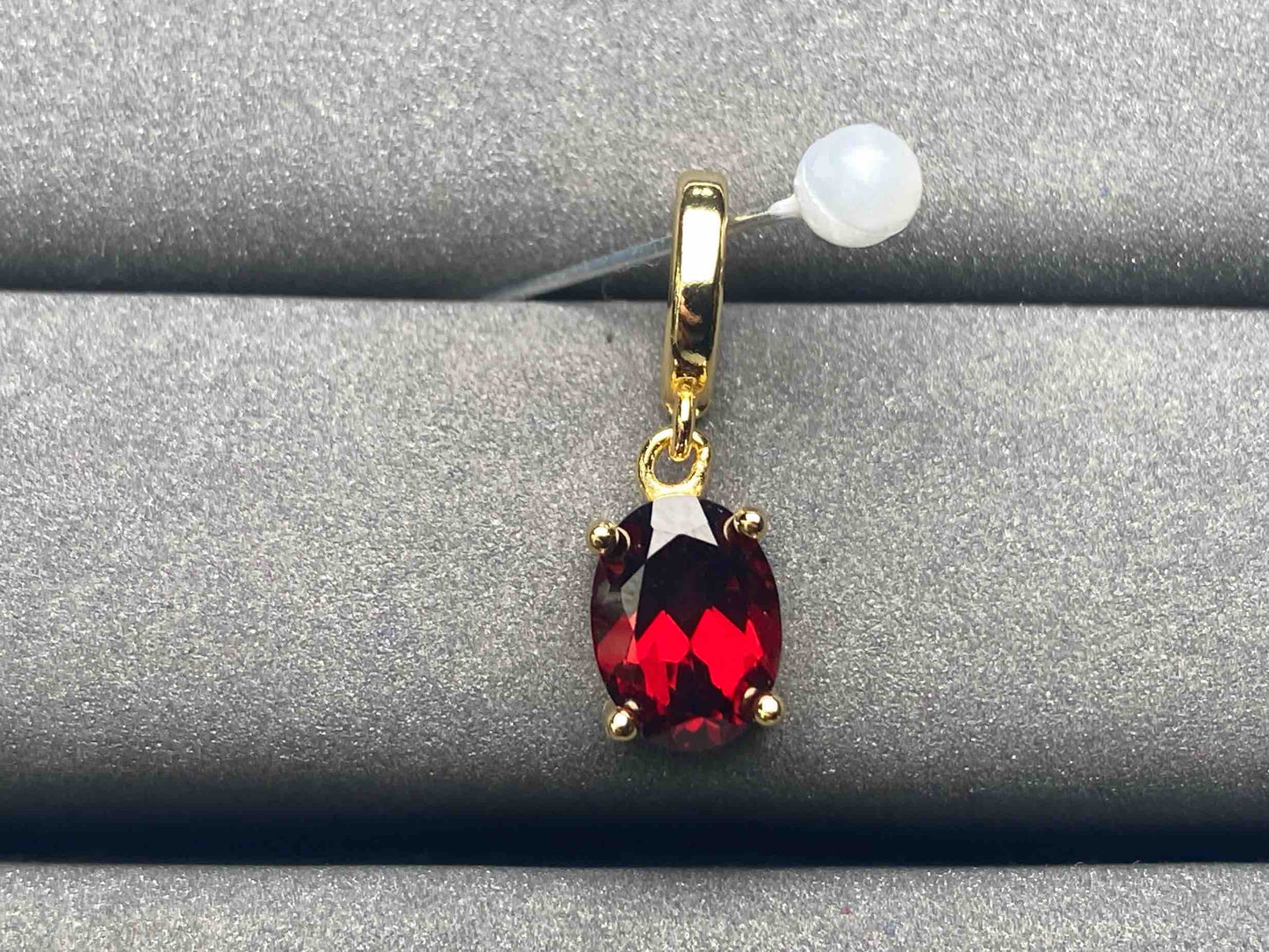 A5557 Garnet Pendant