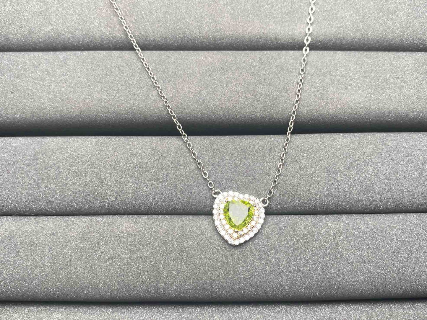 A5583 Peridot Necklace