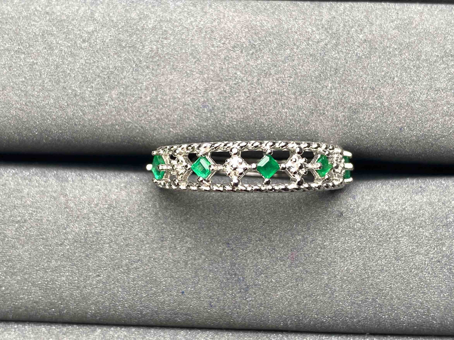A5610 Emerald Ring