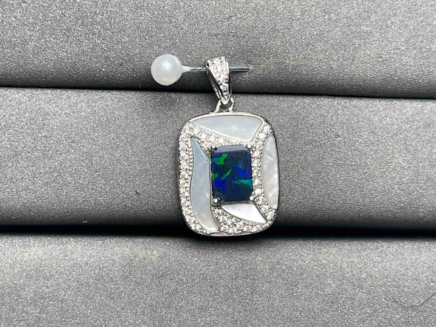 A5668 Opal Pendant