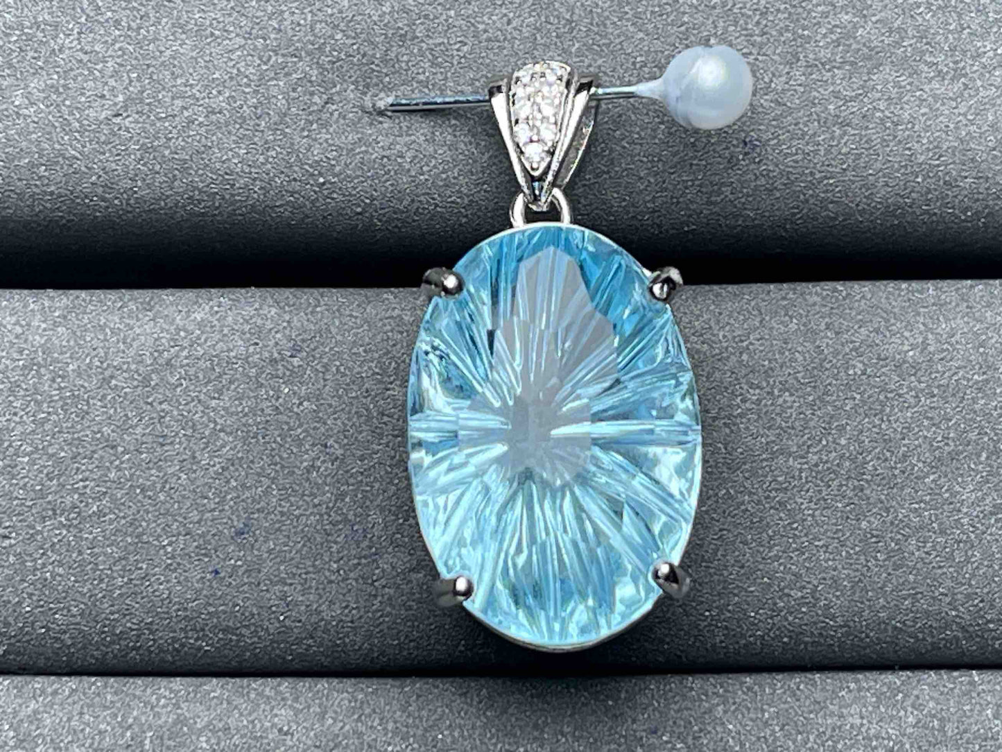 A5773 Topaz Pendant