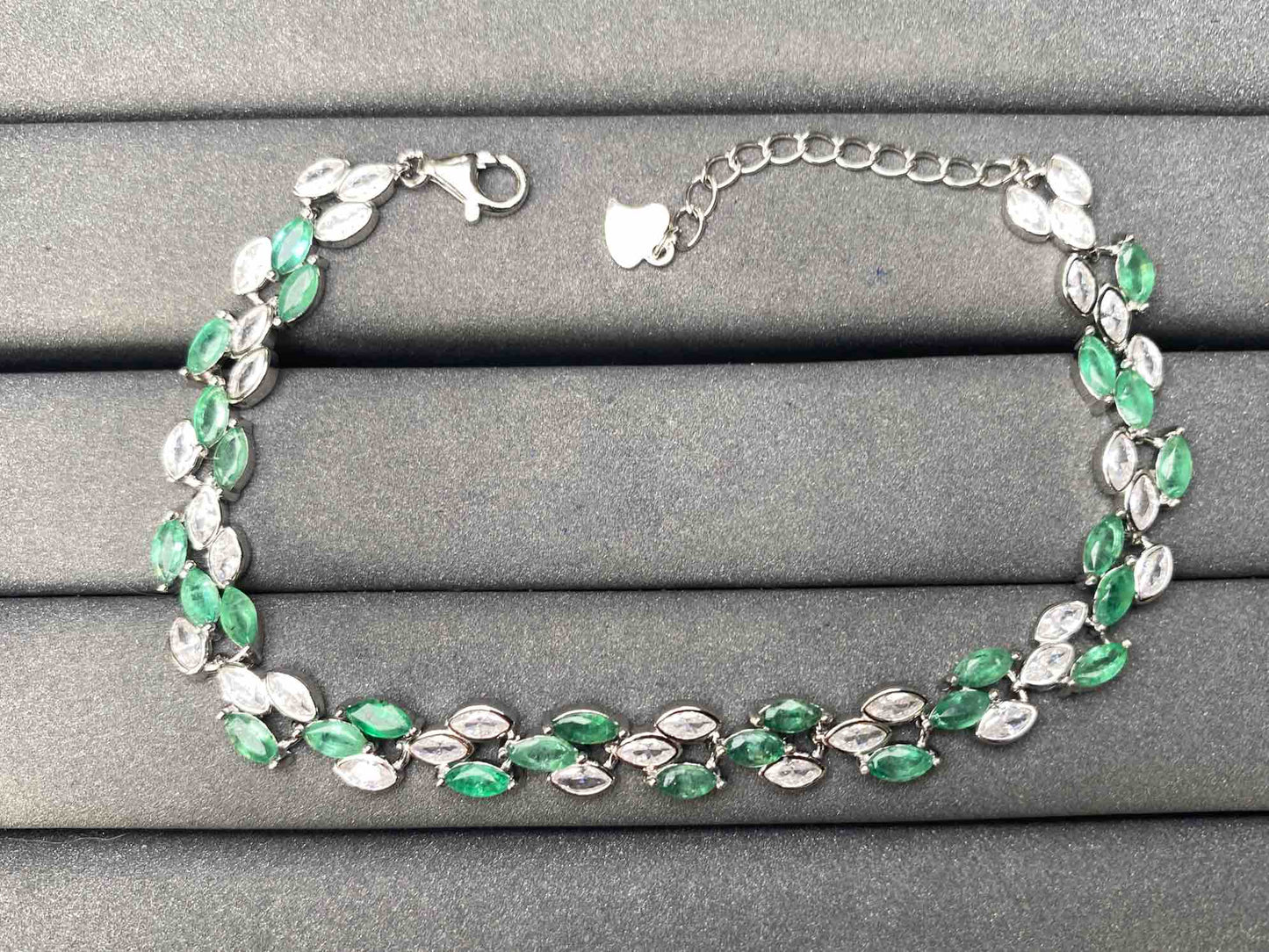 A6048 Emerald Bracelet
