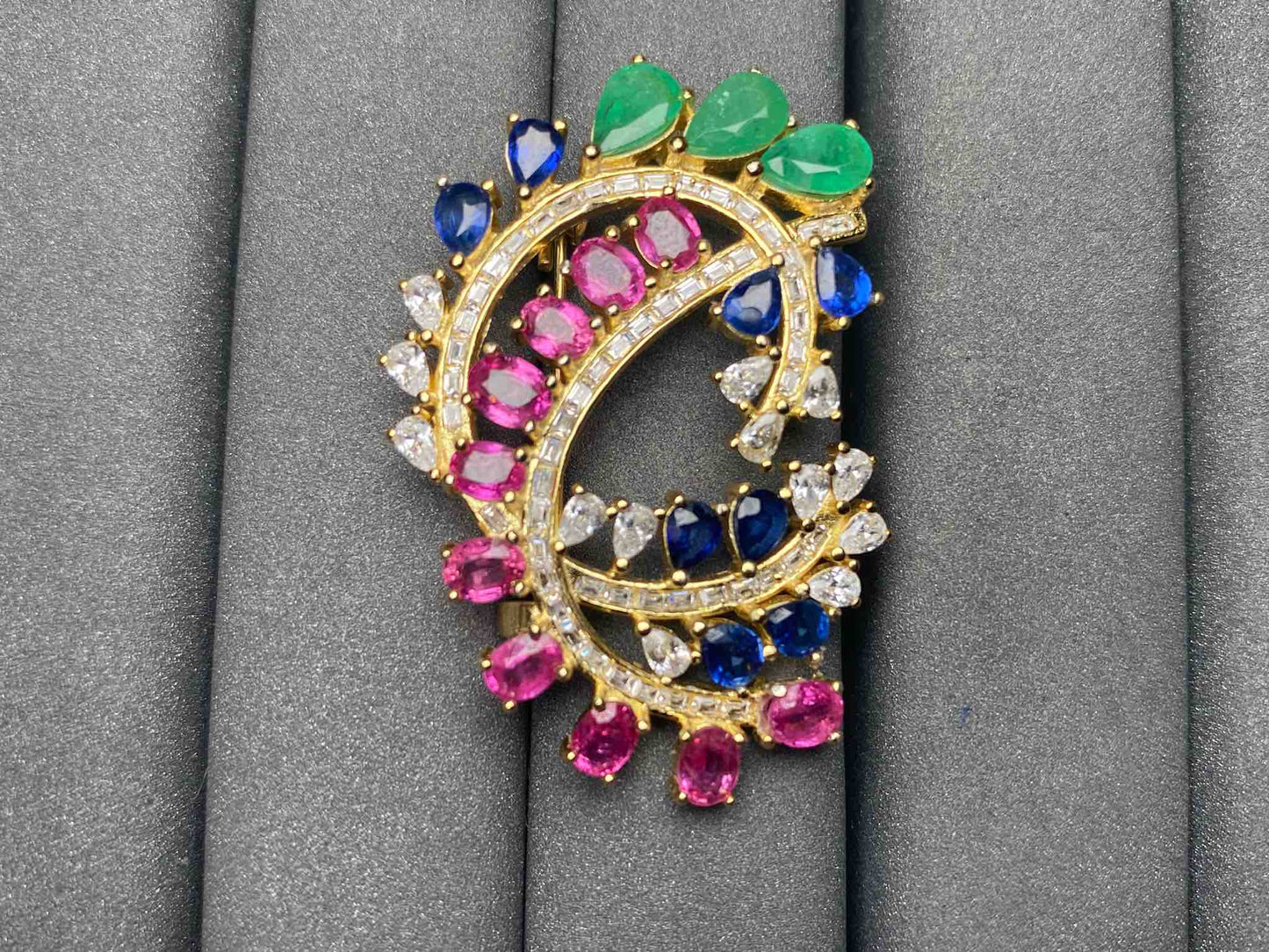A6144 Mixed brooch