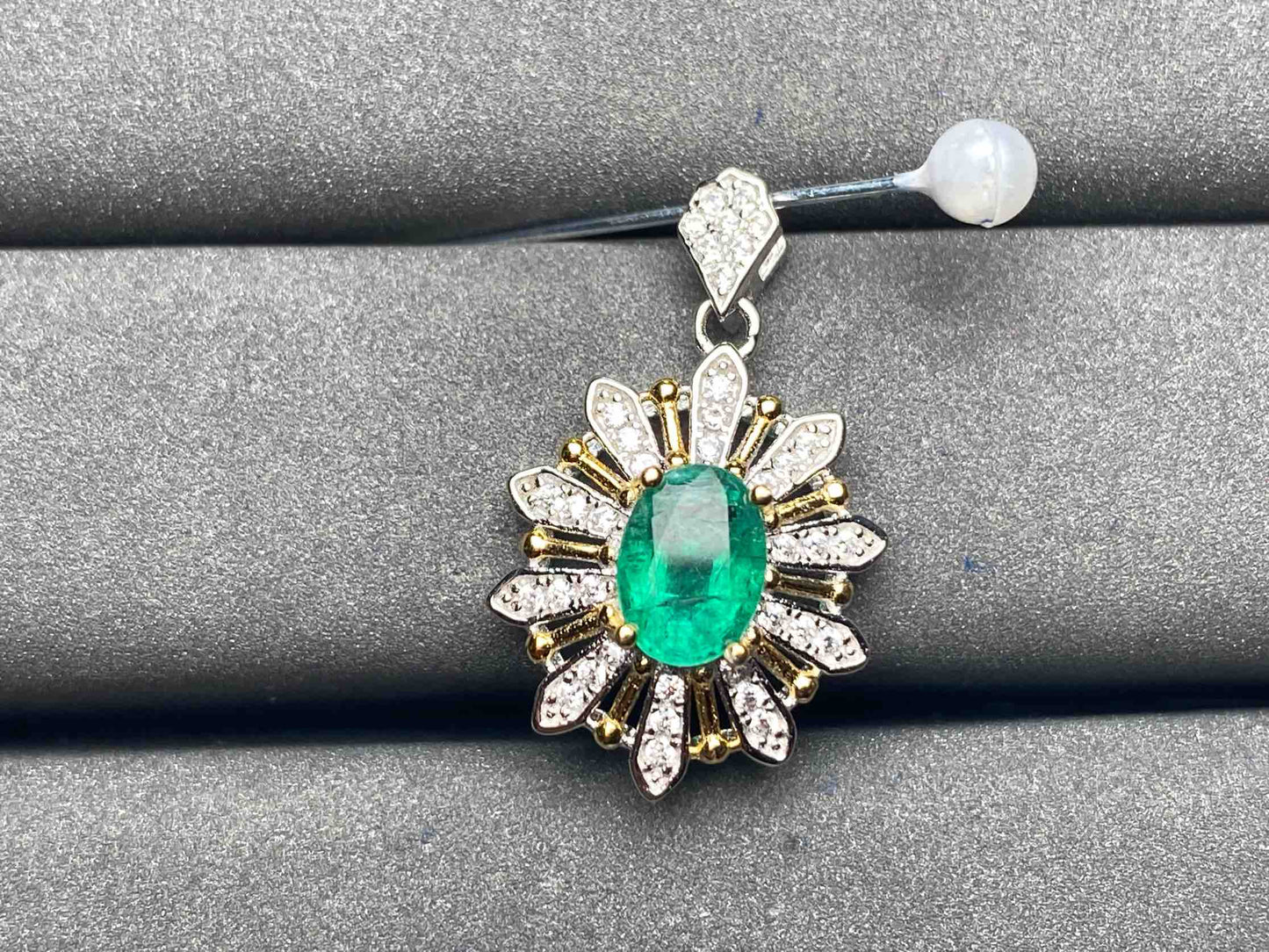 A6186 Emerald Pendant