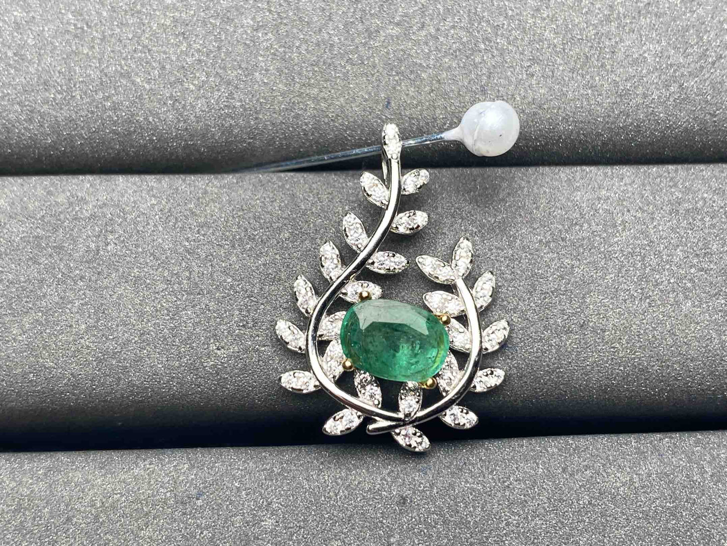 A6188 Emerald Pendant