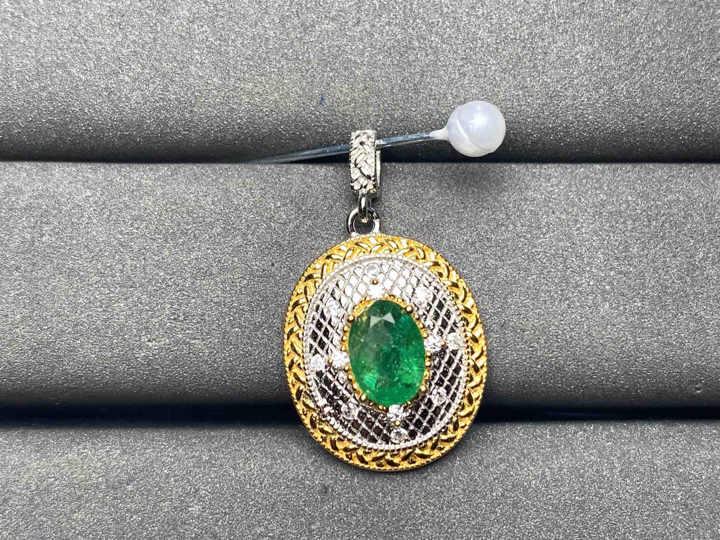 A6193 Emerald Pendant