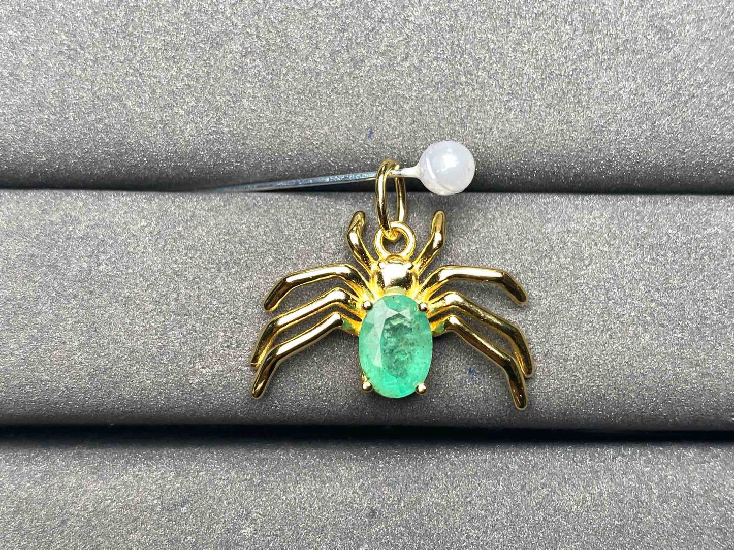 A6195 Emerald Pendant