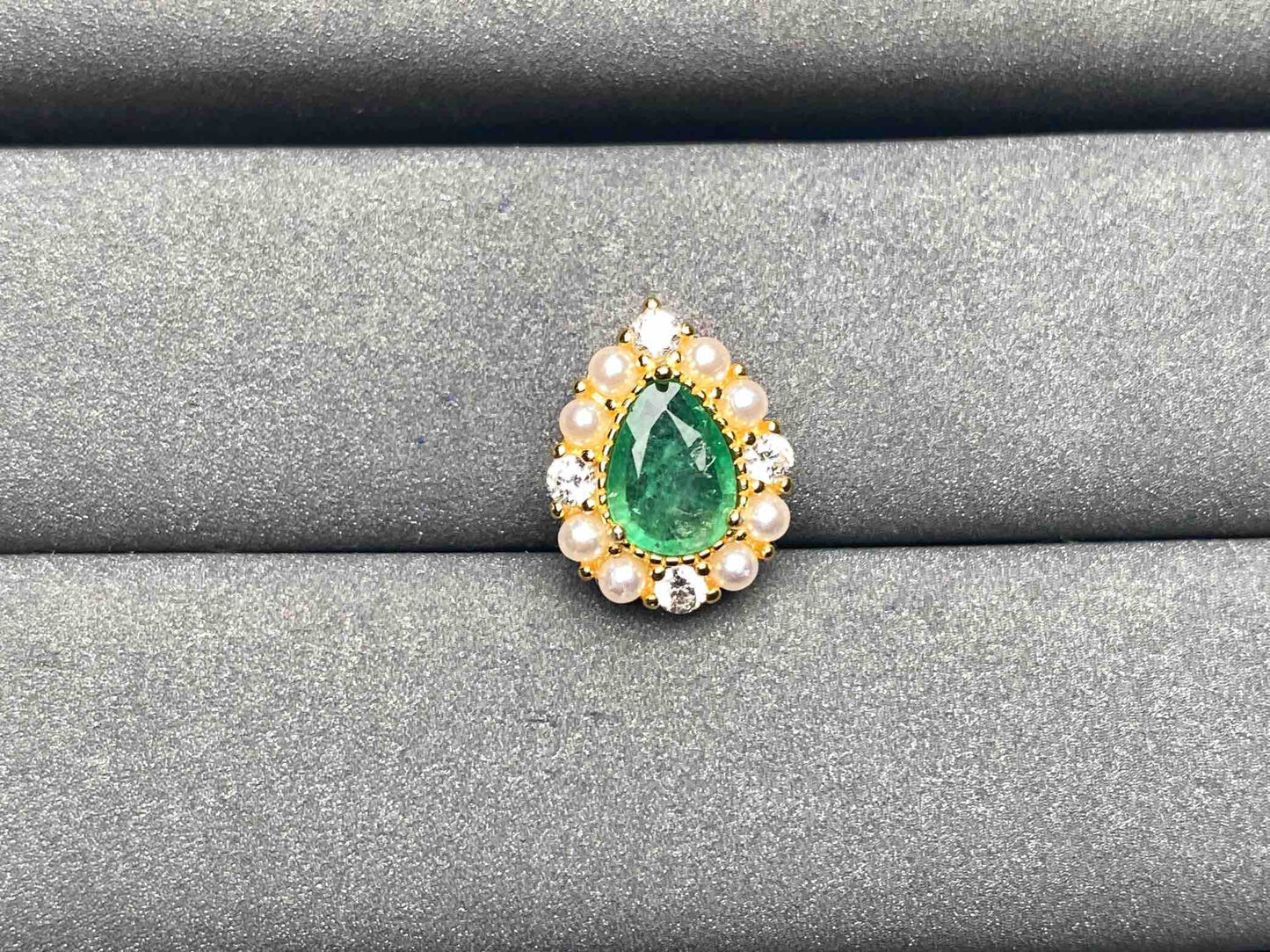 A6197 Emerald Pendant