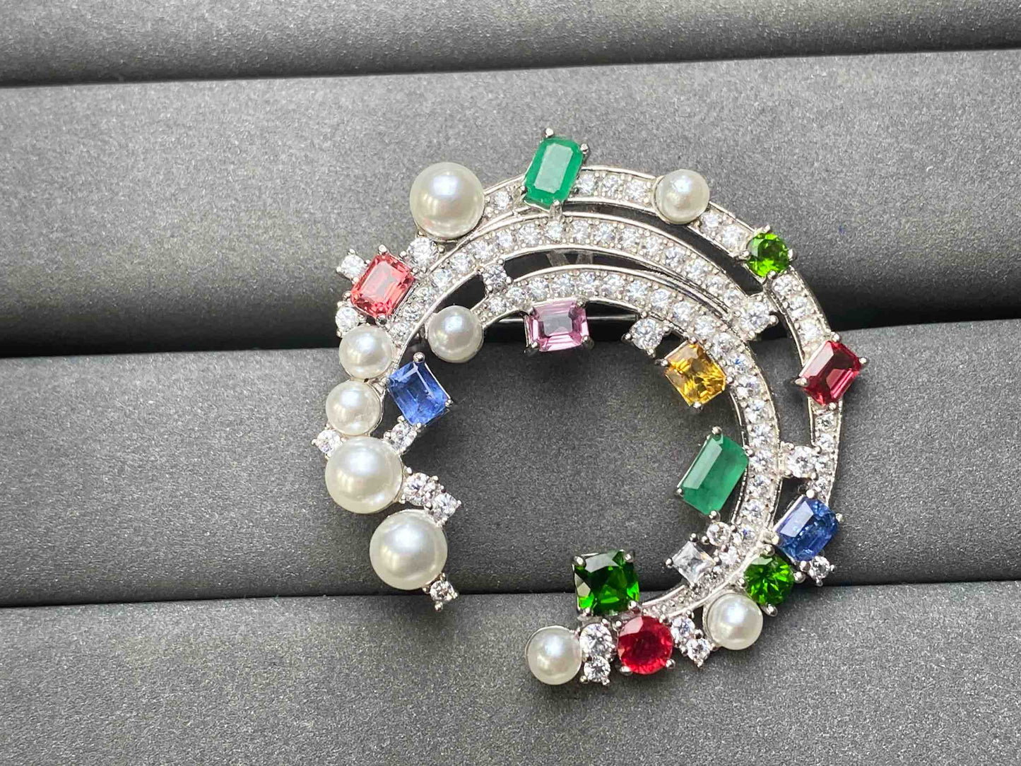 A6263 Mixed brooch