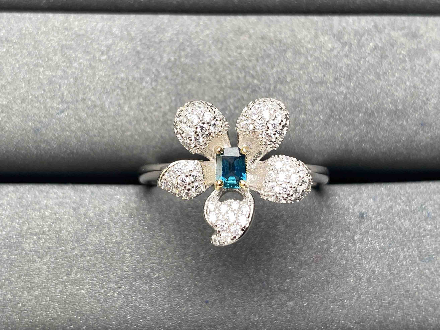 A6549 Teal Sapphire Ring