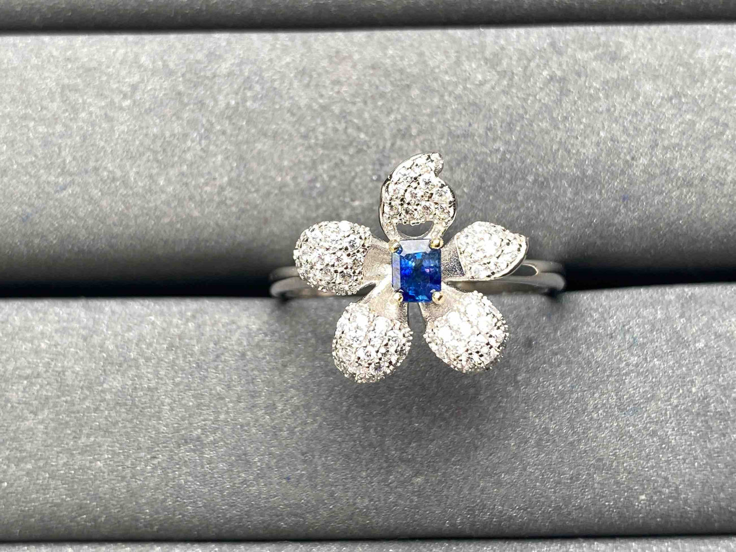 A6557 Teal Sapphire Ring