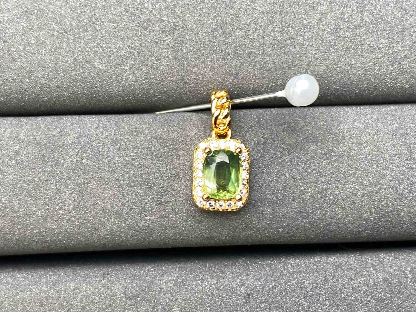 A6584 Teal Sapphire Pendant