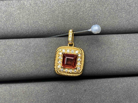 A6687 Spinel Pendant