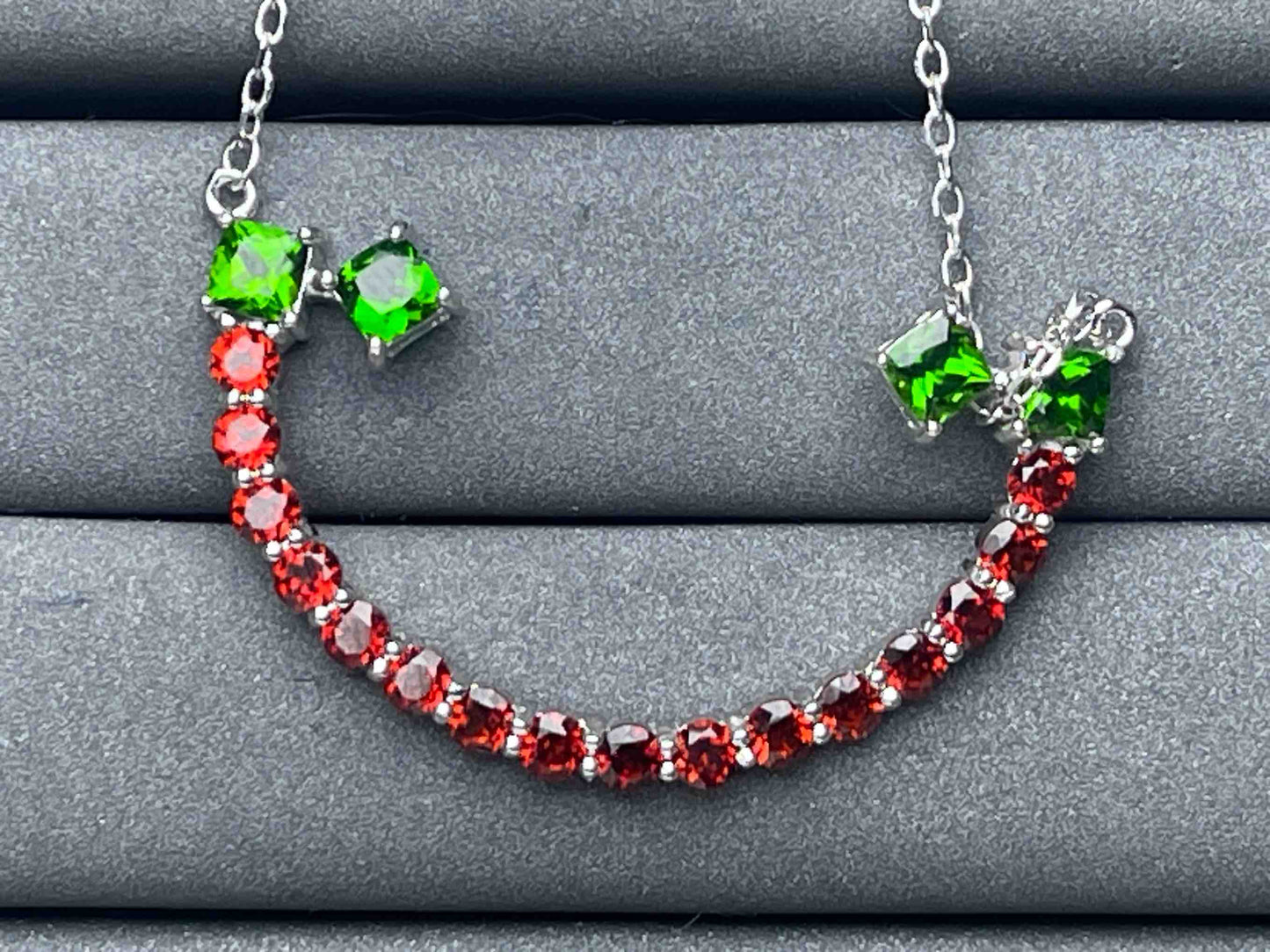 A6777 Garnet Necklace