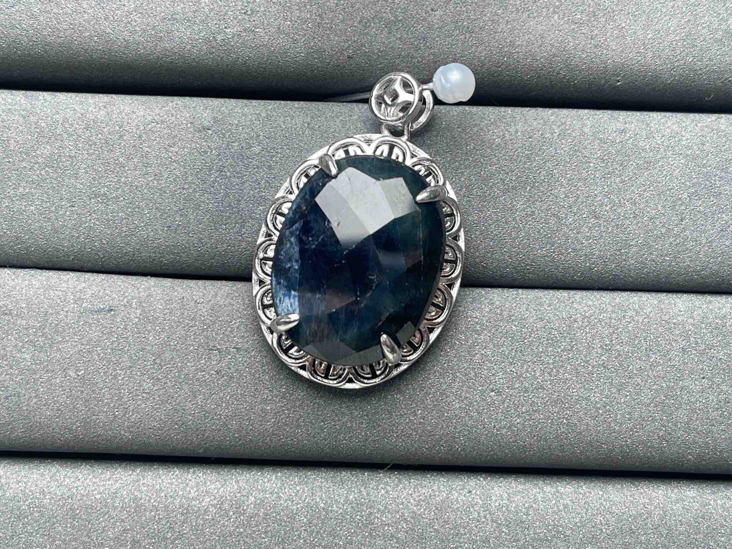 A6784 Sapphire Pendant