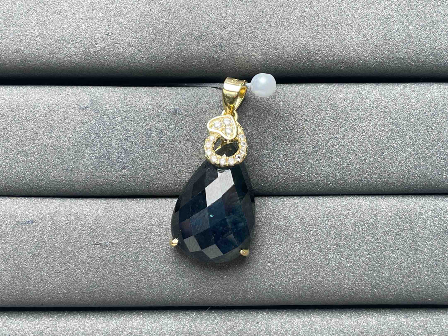 A6786 Sapphire Pendant