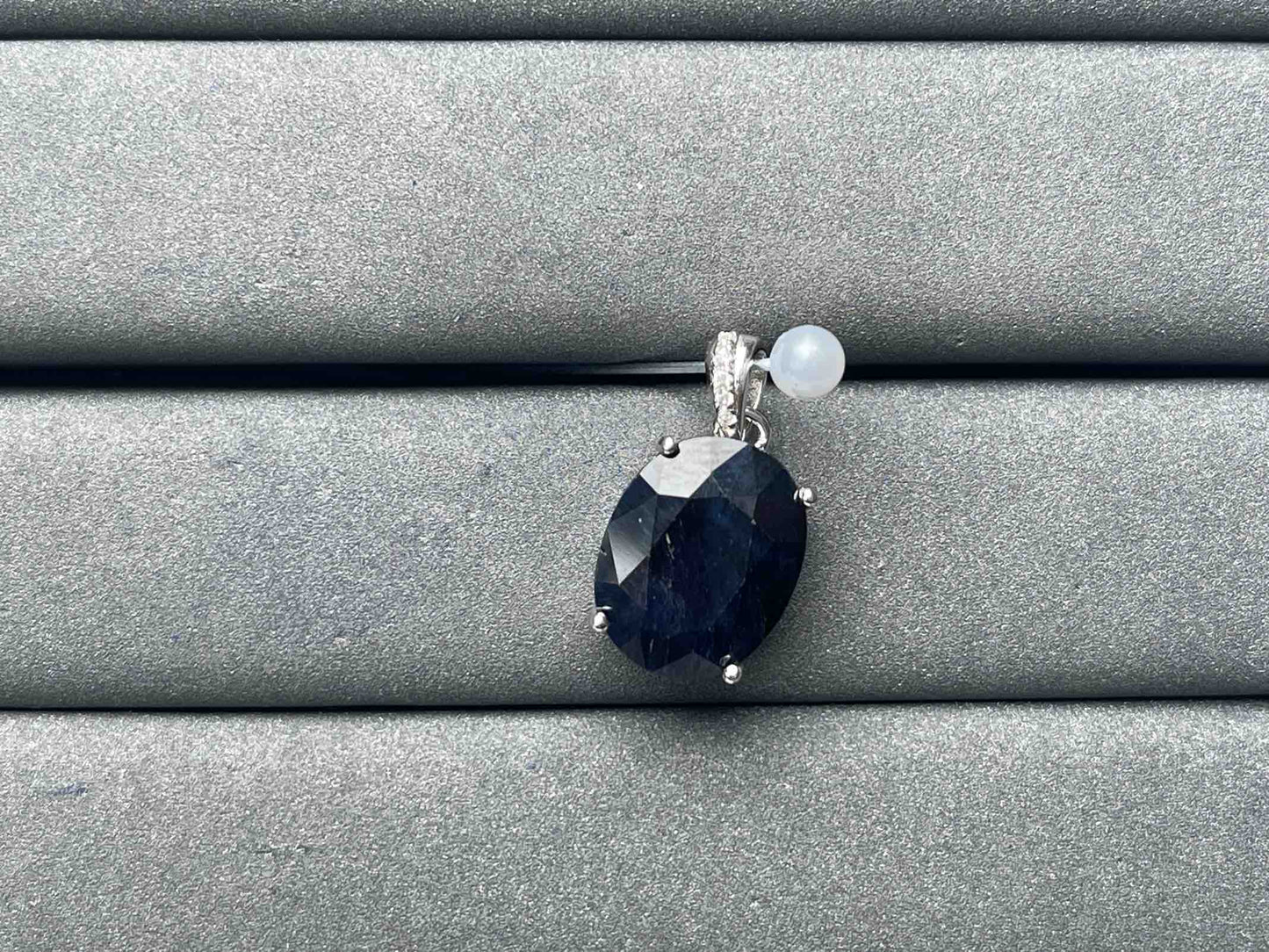 A6787 Sapphire Pendant