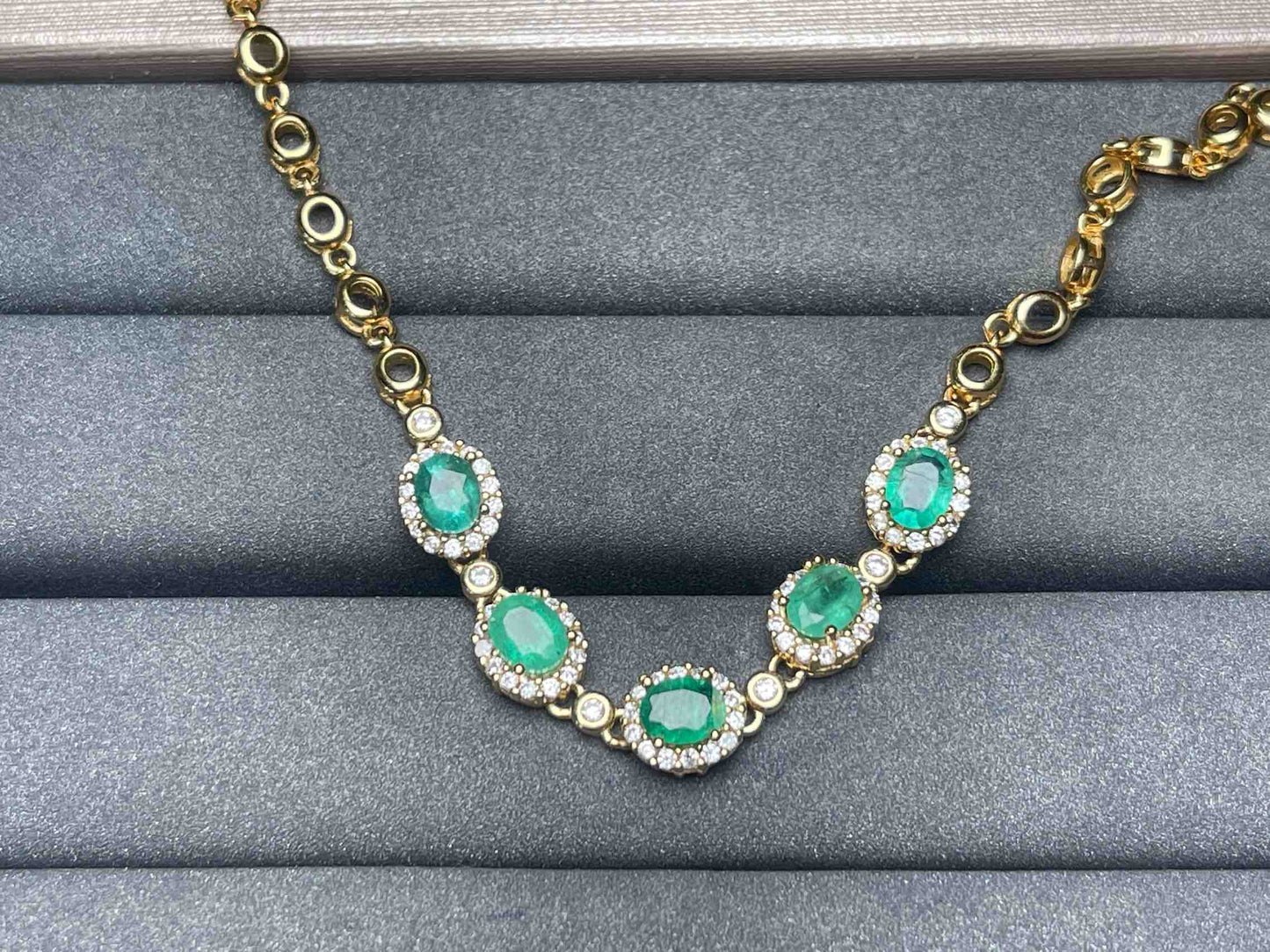 A6822 Emerald Bracelet