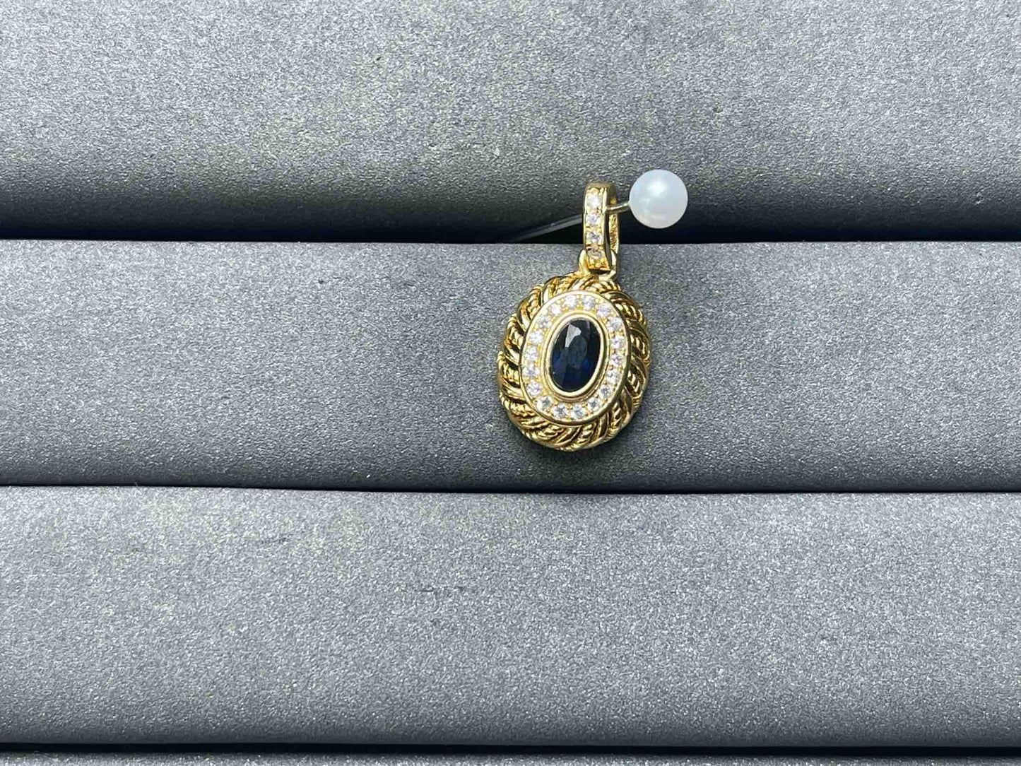A6995 Sapphire Pendant
