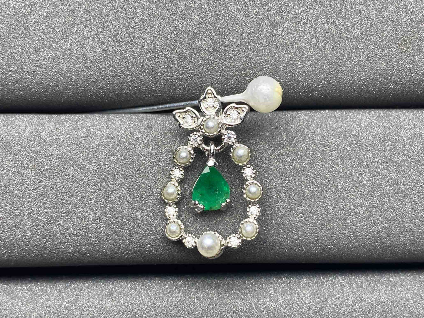 A70 Emerald Pendant
