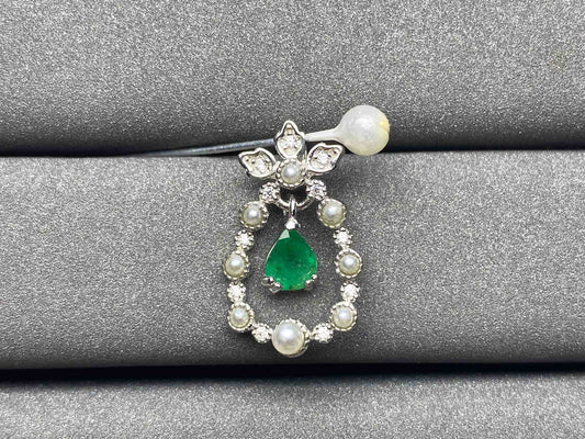 A70 Emerald Pendant
