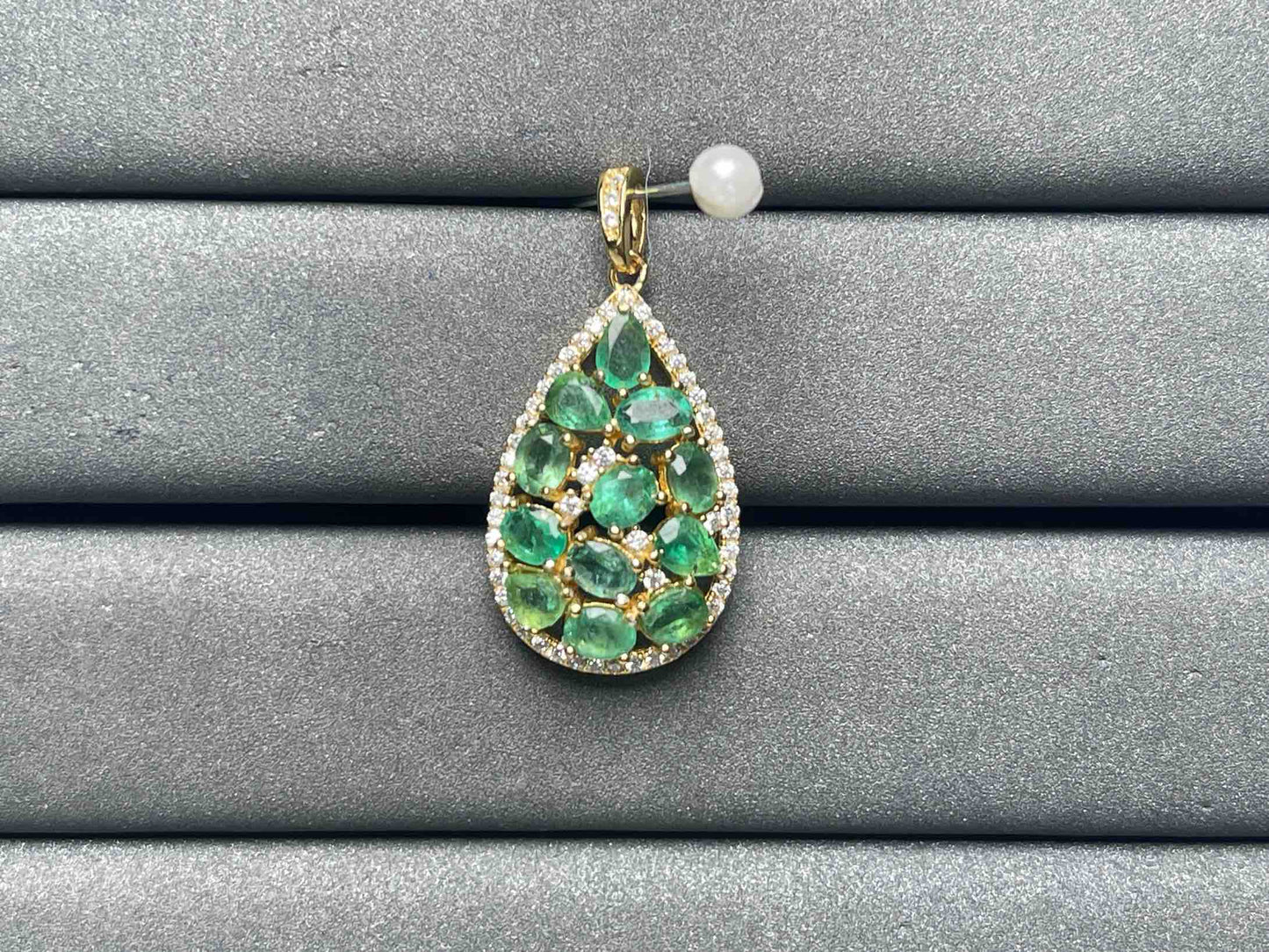 A7006 Emerald Pendant