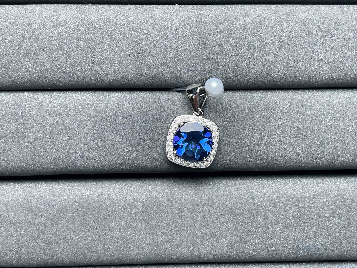 A7080 Topaz Pendant