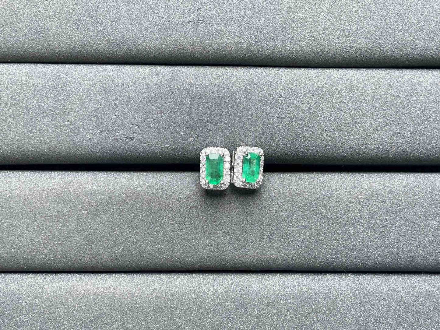 A7145 Emerald Earrings
