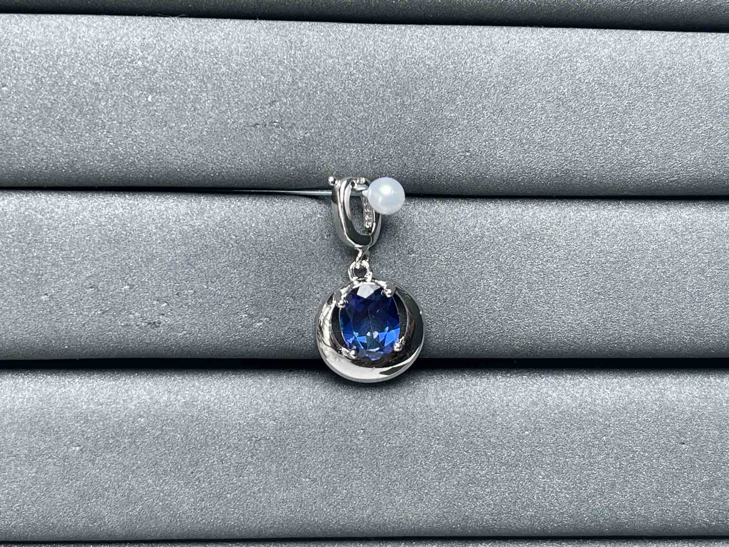 A7164 Topaz Pendant