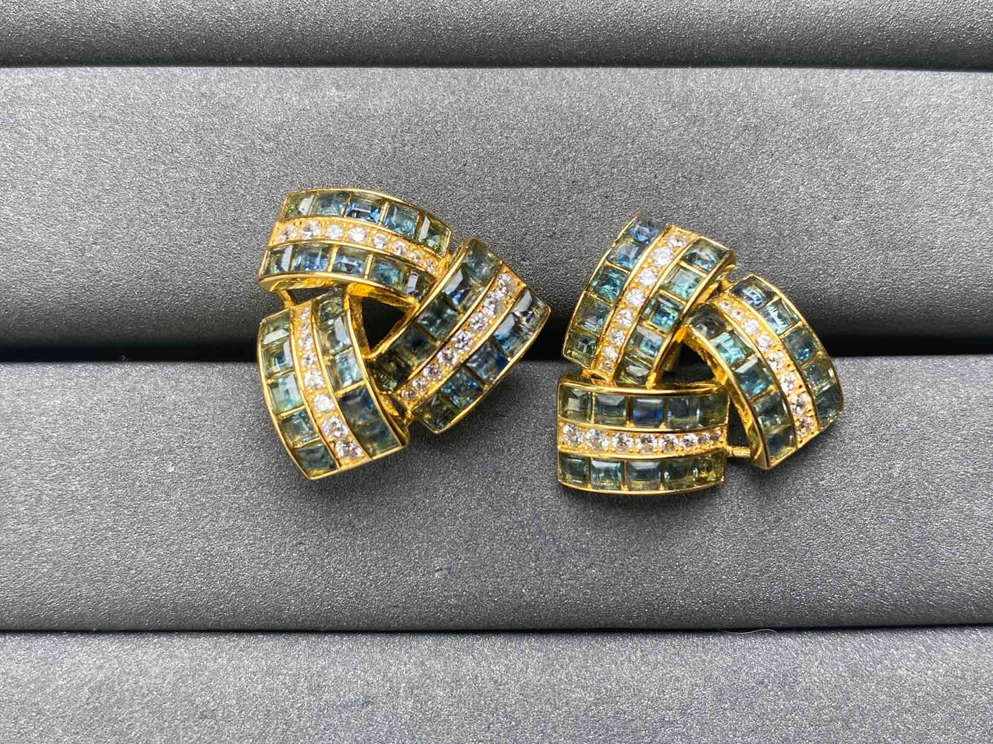 A7179 Teal Sapphire Earrings