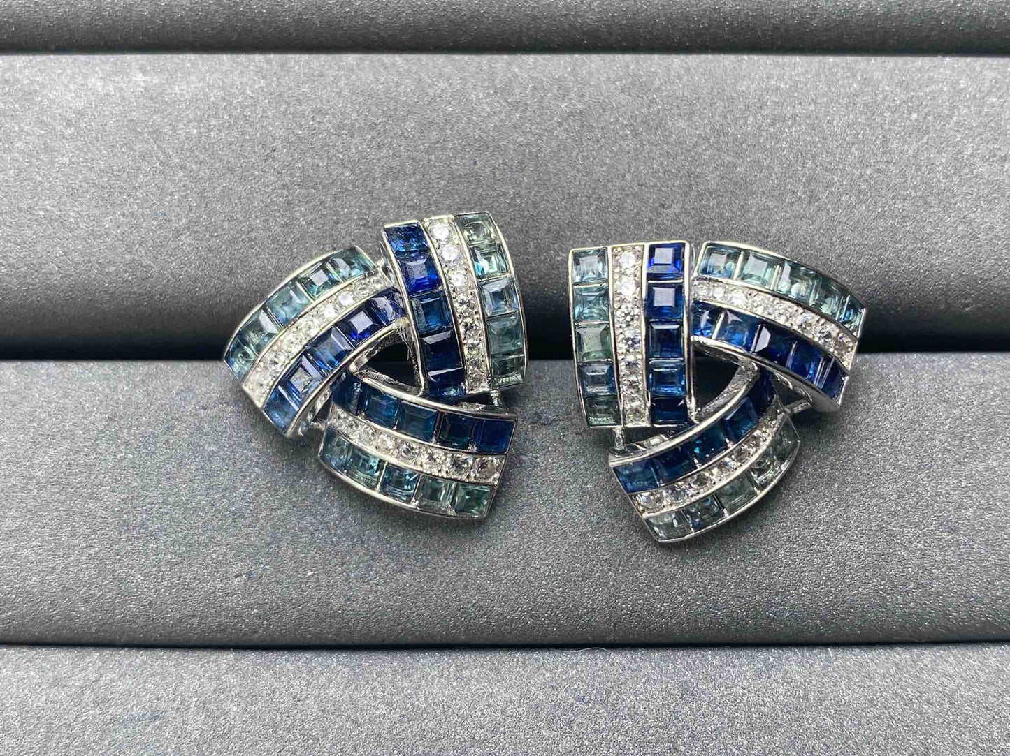 A7185 Teal Sapphire Earrings