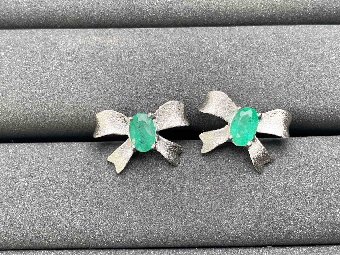 A7186 Emerald Earrings