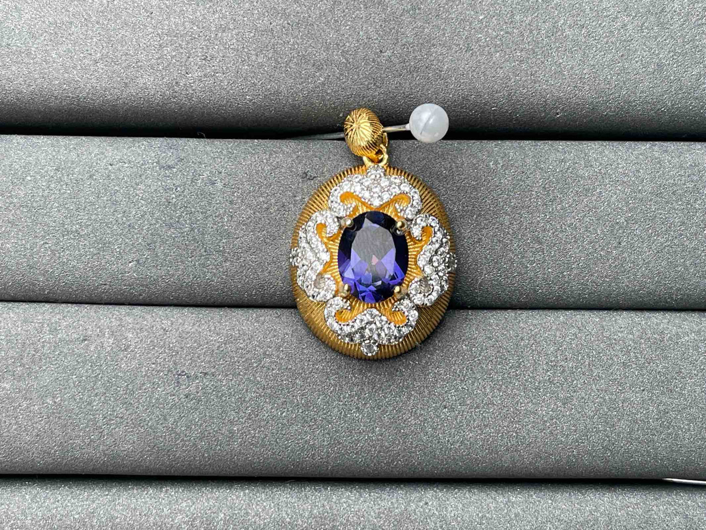 A7232 Topaz Pendant