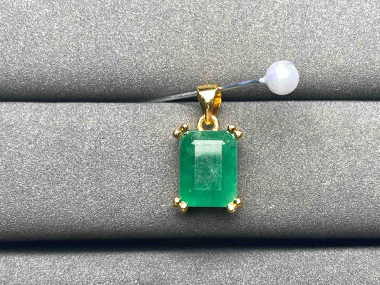 A7330 Emerald Pendant