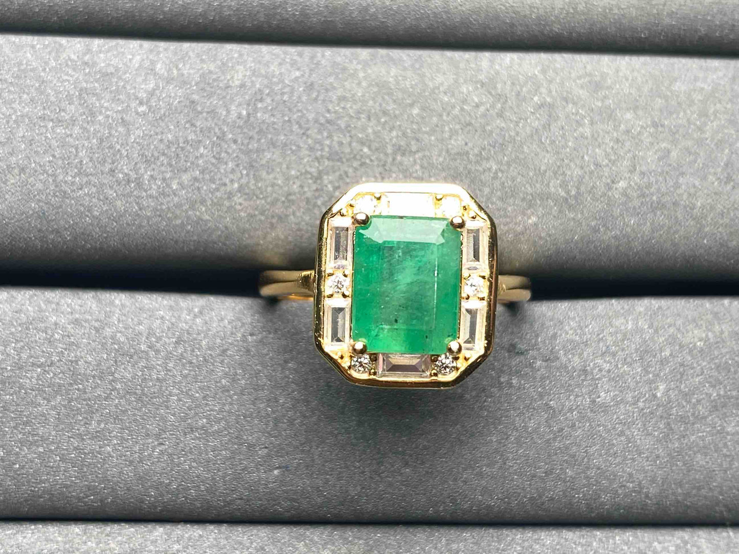 A7343 Emerald Ring