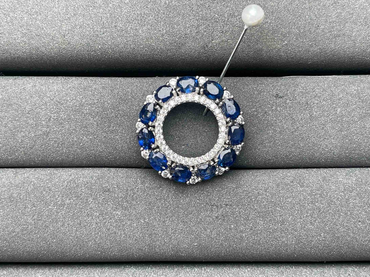 A7405 Sapphire Pendant