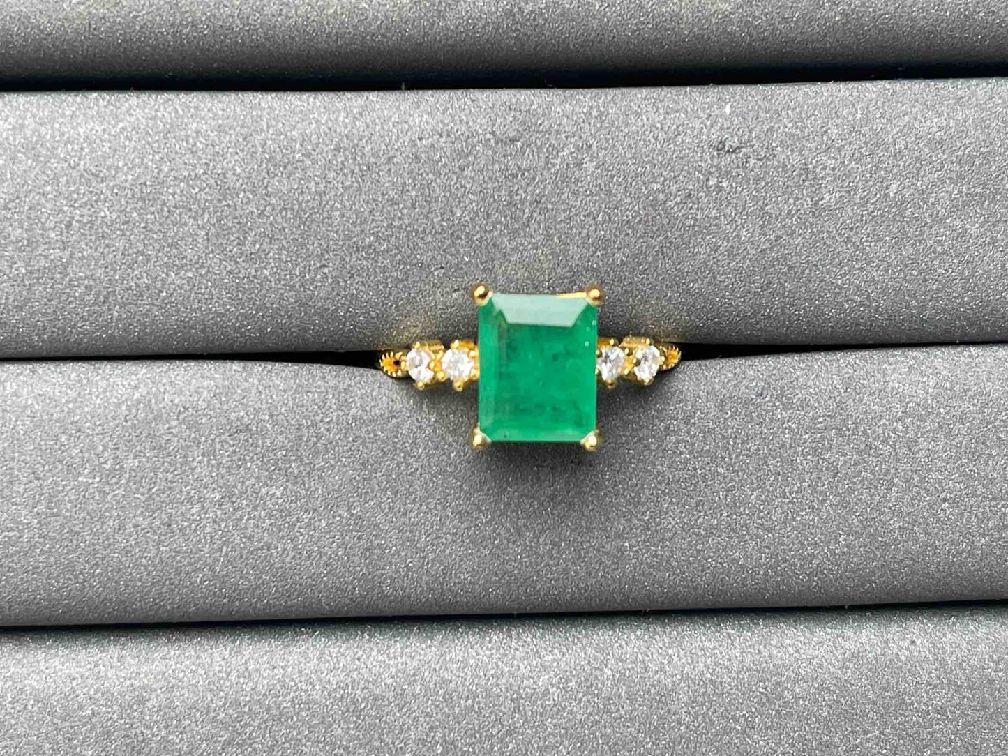 A7412 Emerald Ring