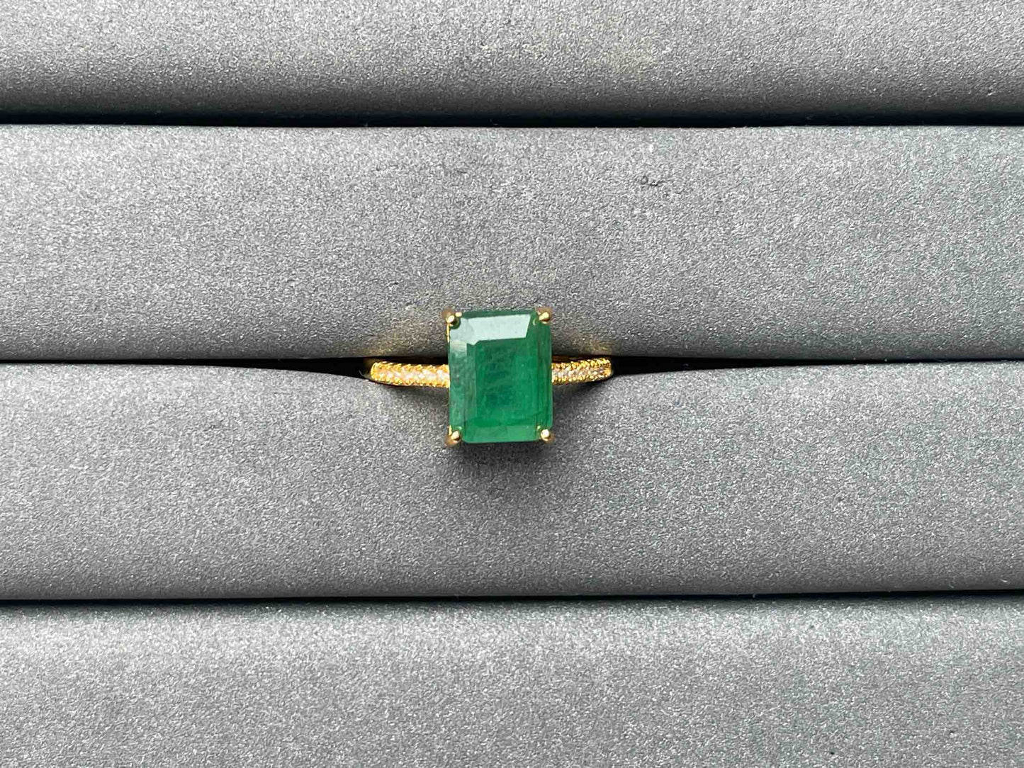 A7418 Emerald Ring